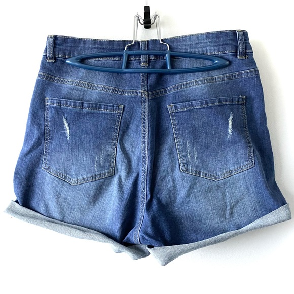 🛑SOLD🛑Miami High-Rise Medium Wash Distressed Cuffed Denim Shorts Size 11 - Picture 2 of 2